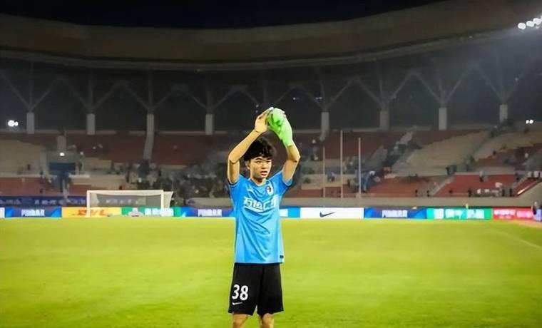 拒德甲3000万！高准翼重伤，泰山05后临危救场显豪门底气